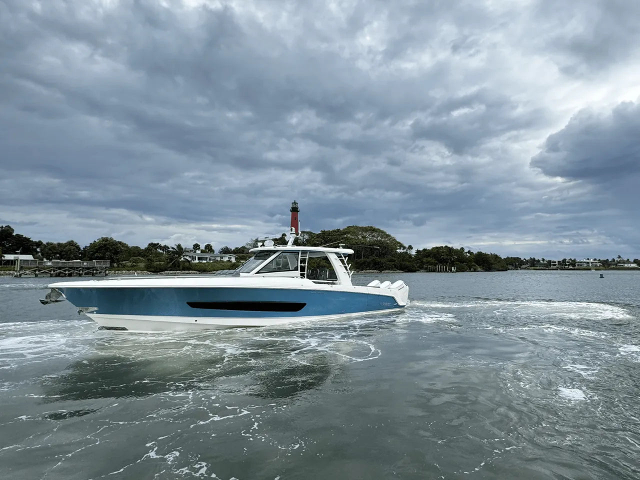 2025 Boston Whaler 420 Outrage 42.0 feet, Clearwater, Florida #2