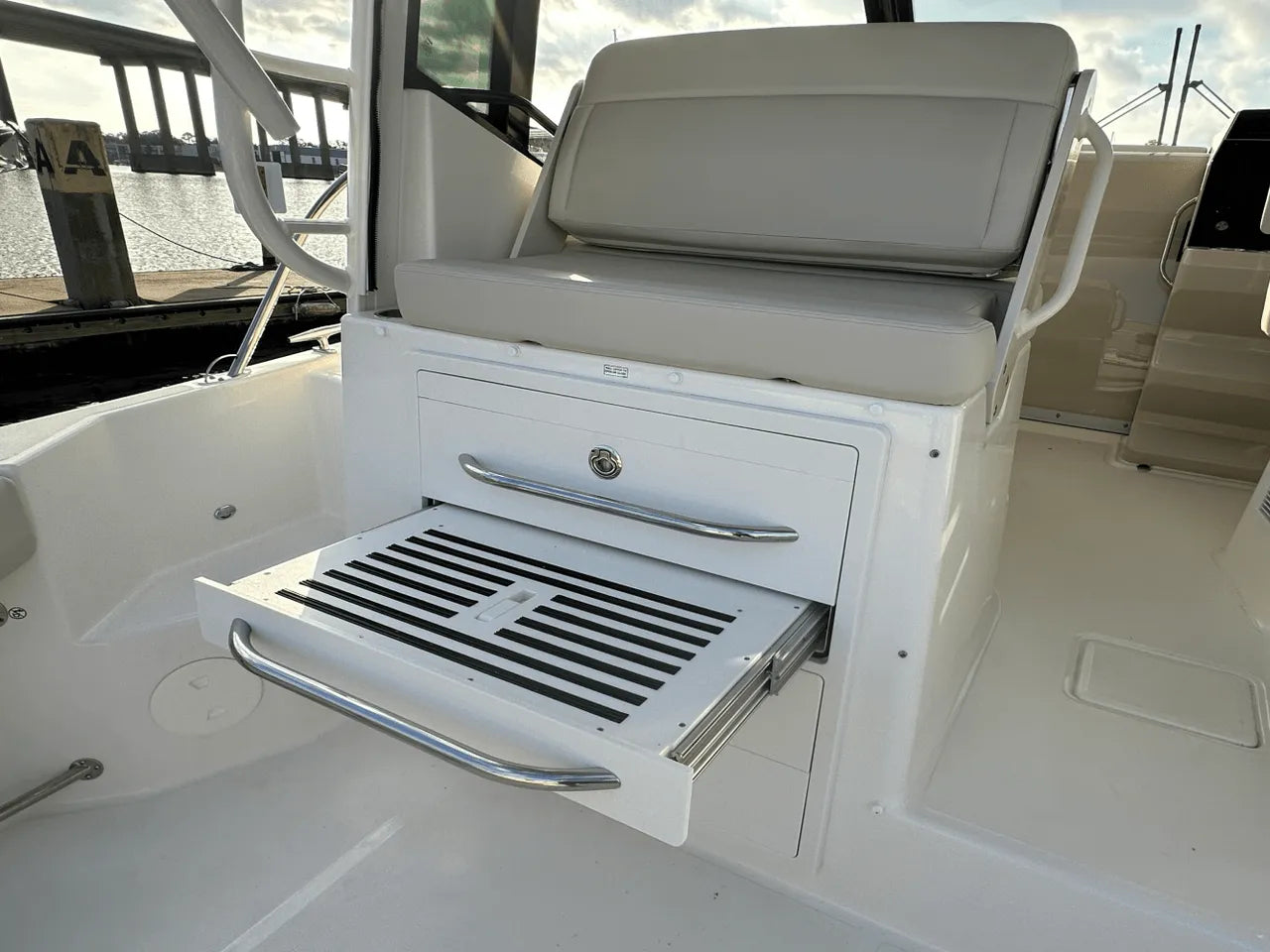 2025 Boston Whaler 325 Conquest 32.0 feet, Clearwater, Florida #13