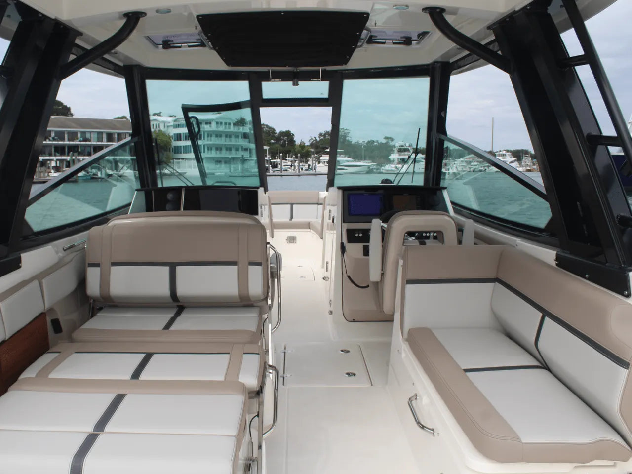 2026 Boston Whaler 330 Vantage 33.0 feet, Clearwater, Florida #28