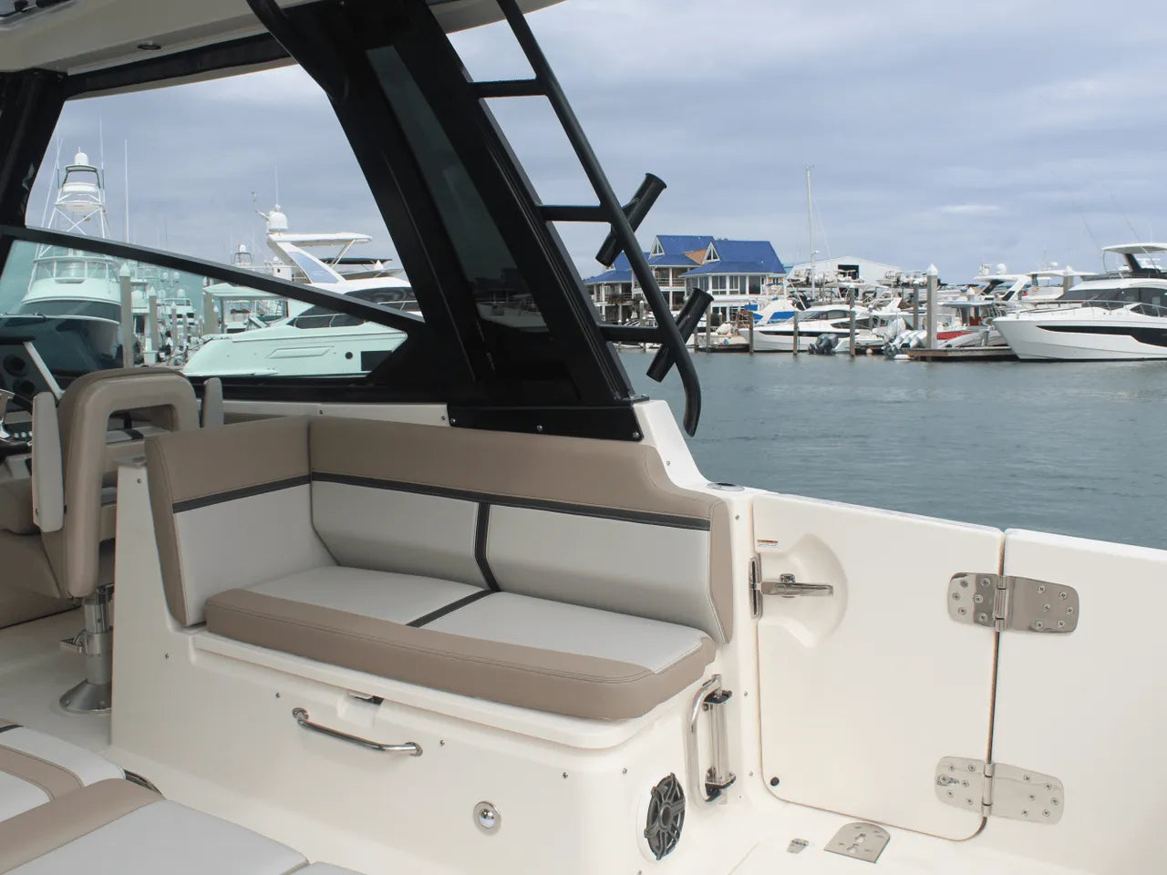 2026 Boston Whaler 330 Vantage 33.0 feet, Clearwater, Florida #37