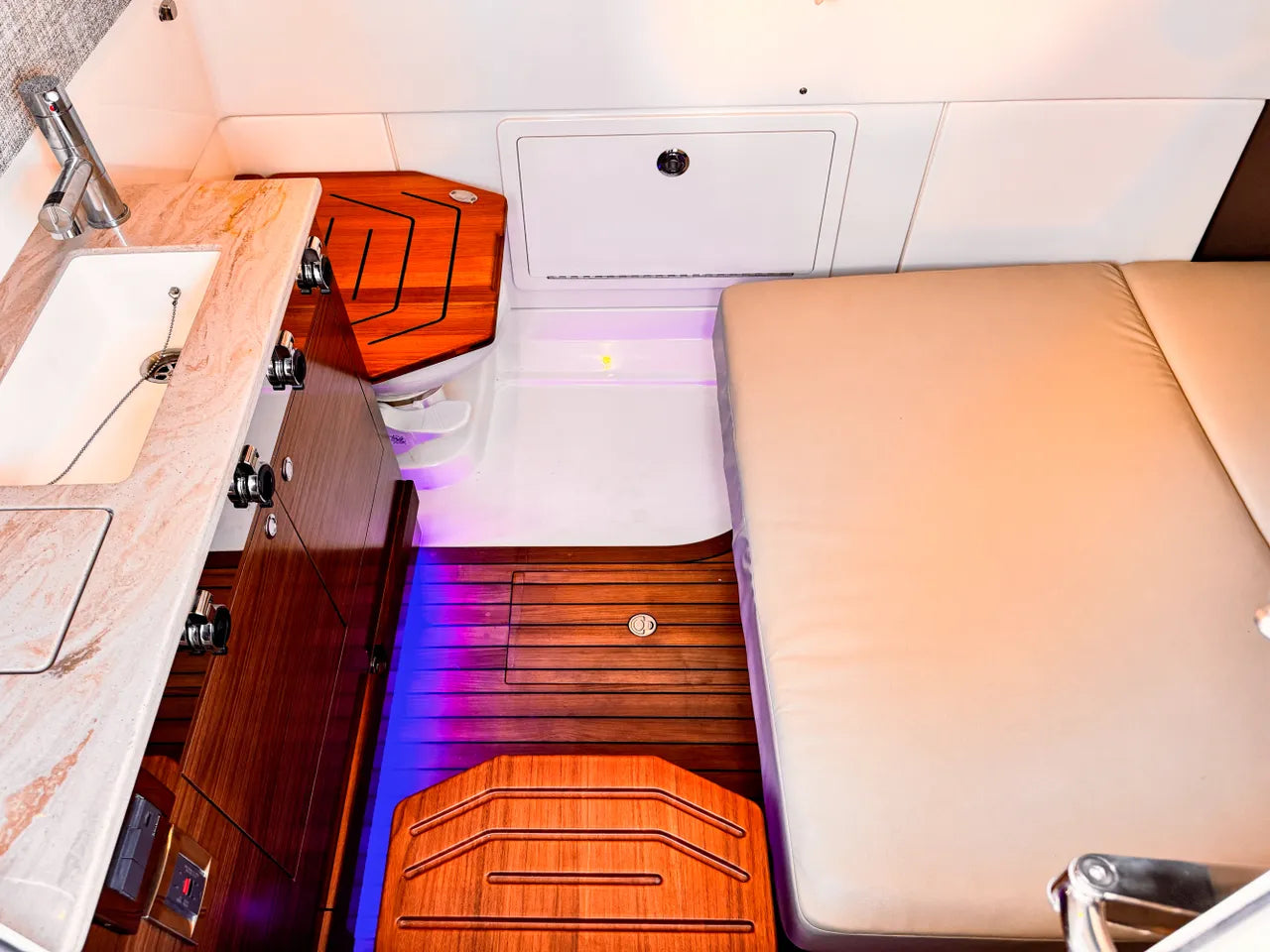 2025 Boston Whaler 360 Outrage 36.0 feet, Clearwater, Florida #37