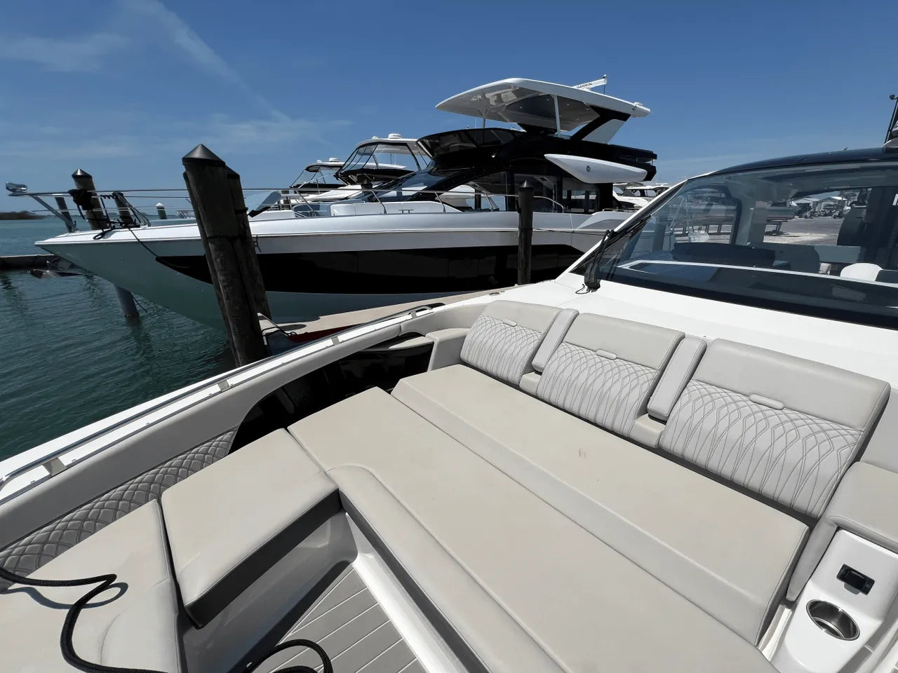 2025 Sea Ray Sundancer 370 Outboard 37.0 feet, Clearwater, Florida #38
