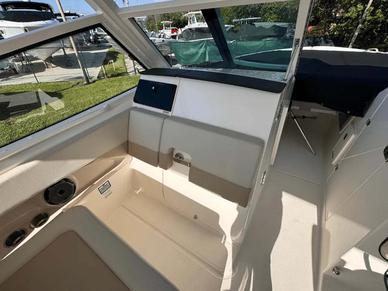 2025 Boston Whaler 280 Vantage 28.0 feet, Clearwater, Florida #18