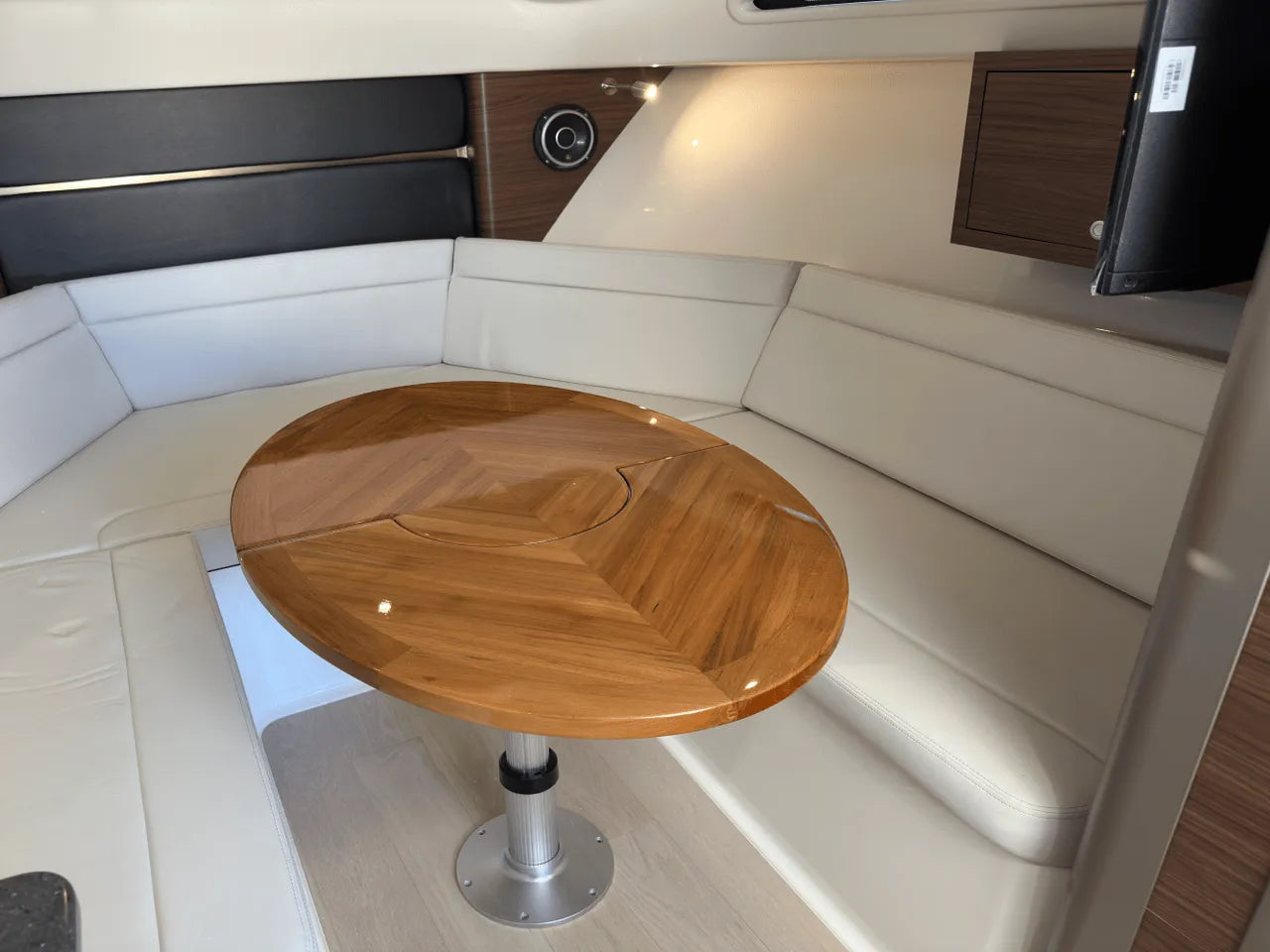 2025 Boston Whaler 325 Conquest 32.0 feet, Clearwater, Florida #18