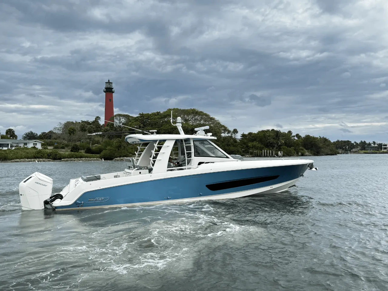2025 Boston Whaler 420 Outrage 42.0 feet, Clearwater, Florida #1