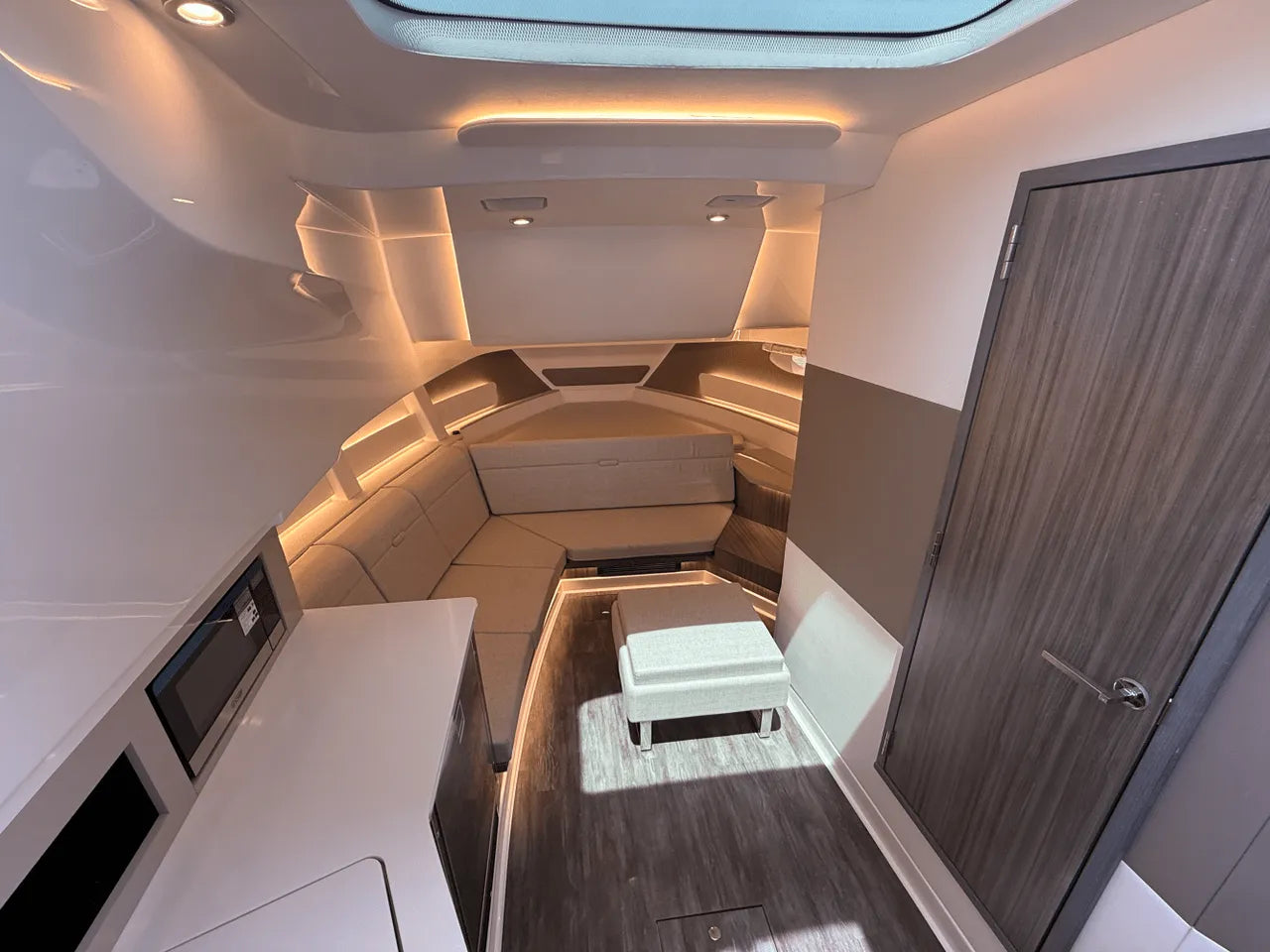 2025 Sea Ray Sundancer 370 Outboard 37.0 feet, Clearwater, Florida #31