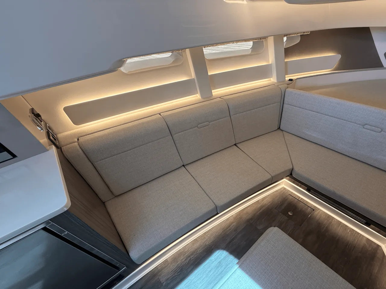 2025 Sea Ray Sundancer 370 Outboard 37.0 feet, Clearwater, Florida #33