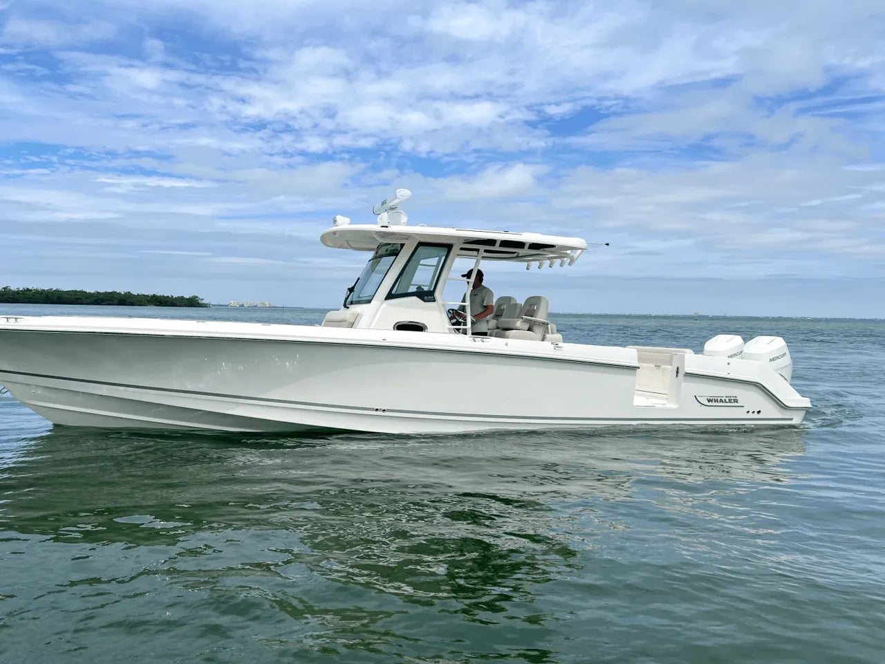 2025 Boston Whaler 330 Outrage 33.0 feet, Clearwater, Florida #6