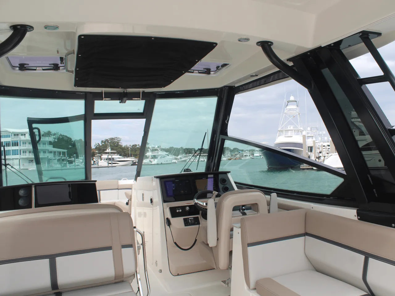 2026 Boston Whaler 330 Vantage 33.0 feet, Clearwater, Florida #45