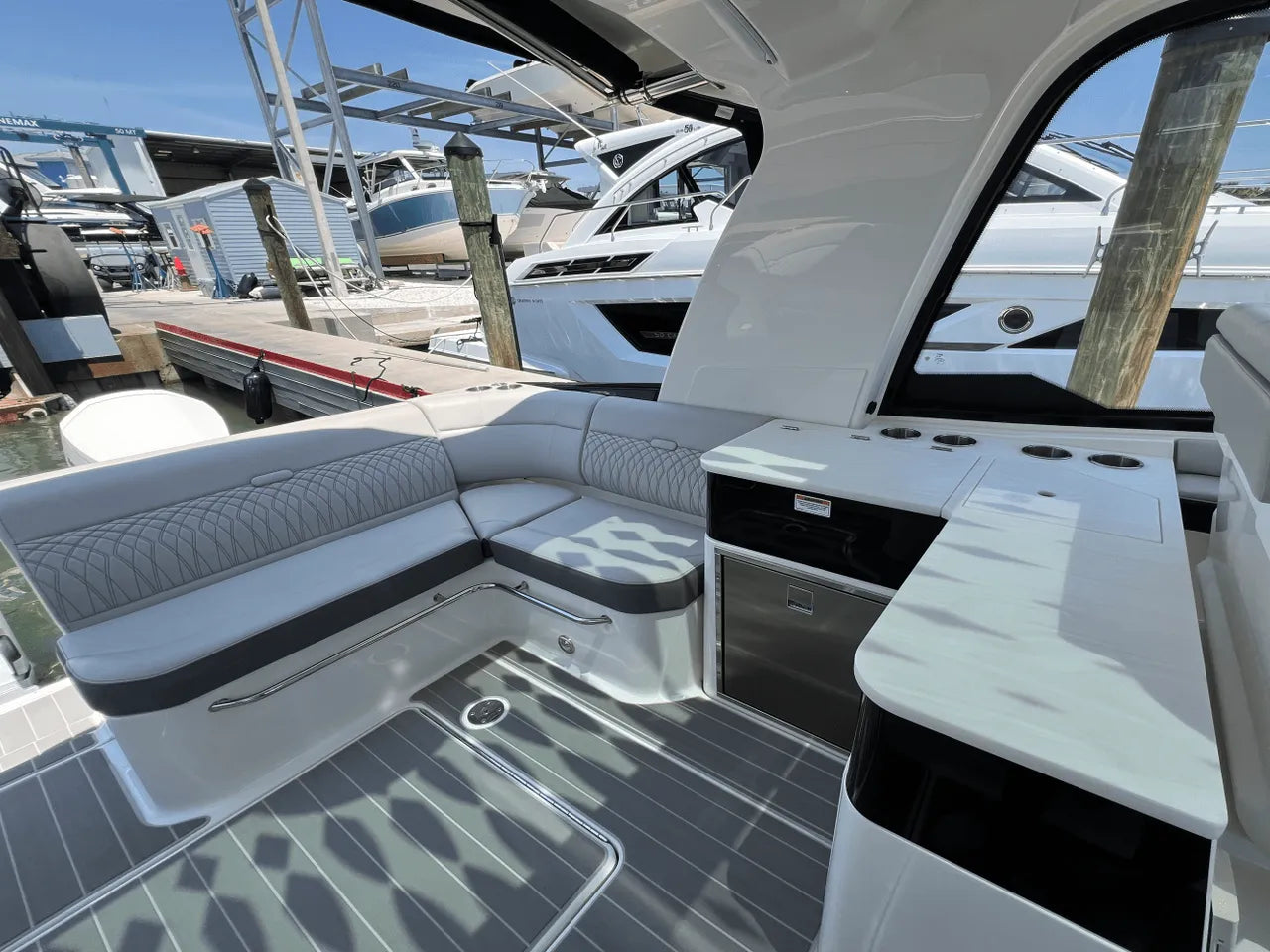 2025 Sea Ray Sundancer 370 Outboard 37.0 feet, Clearwater, Florida #17