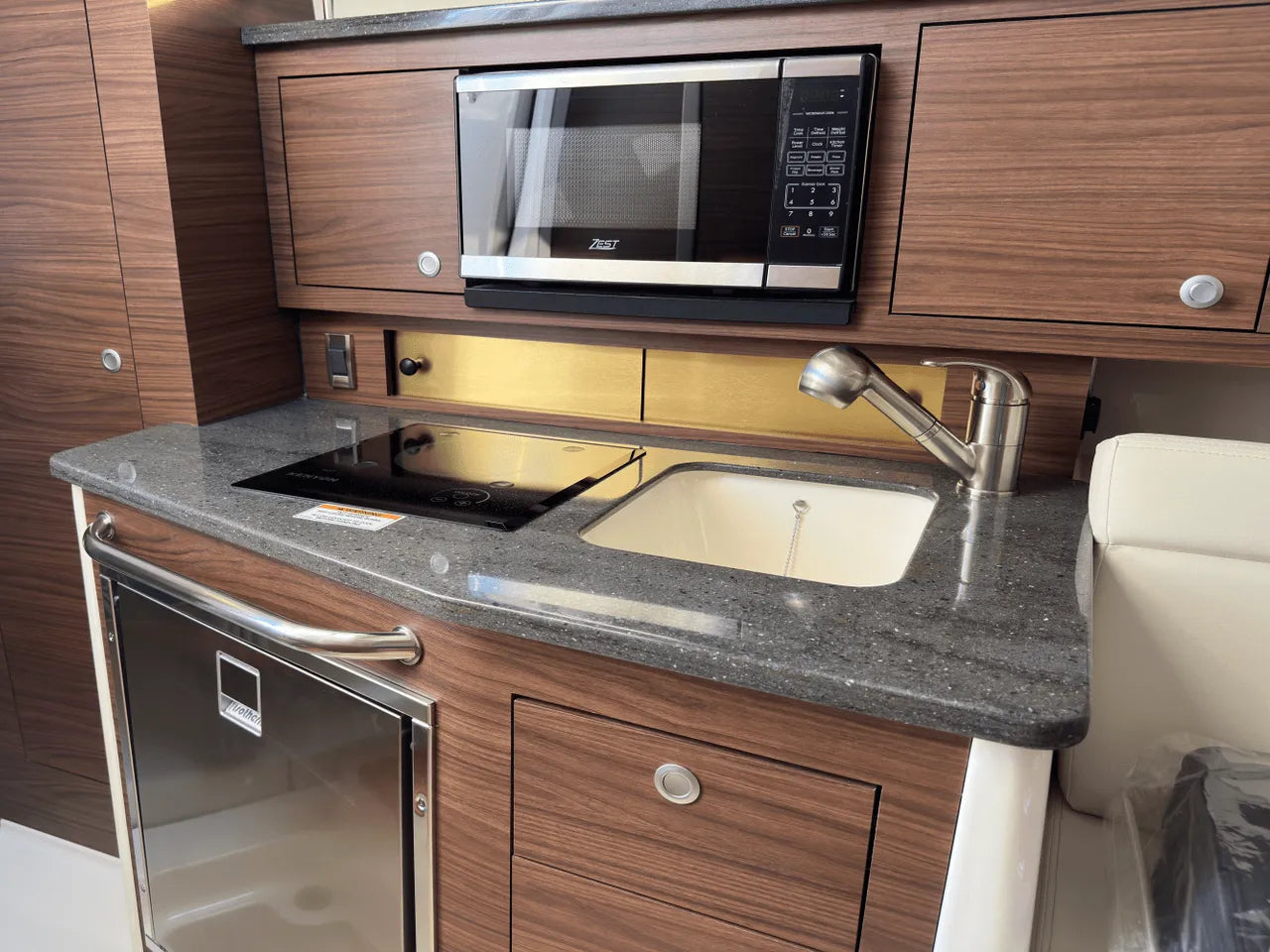 2025 Boston Whaler 325 Conquest 32.0 feet, Clearwater, Florida #16