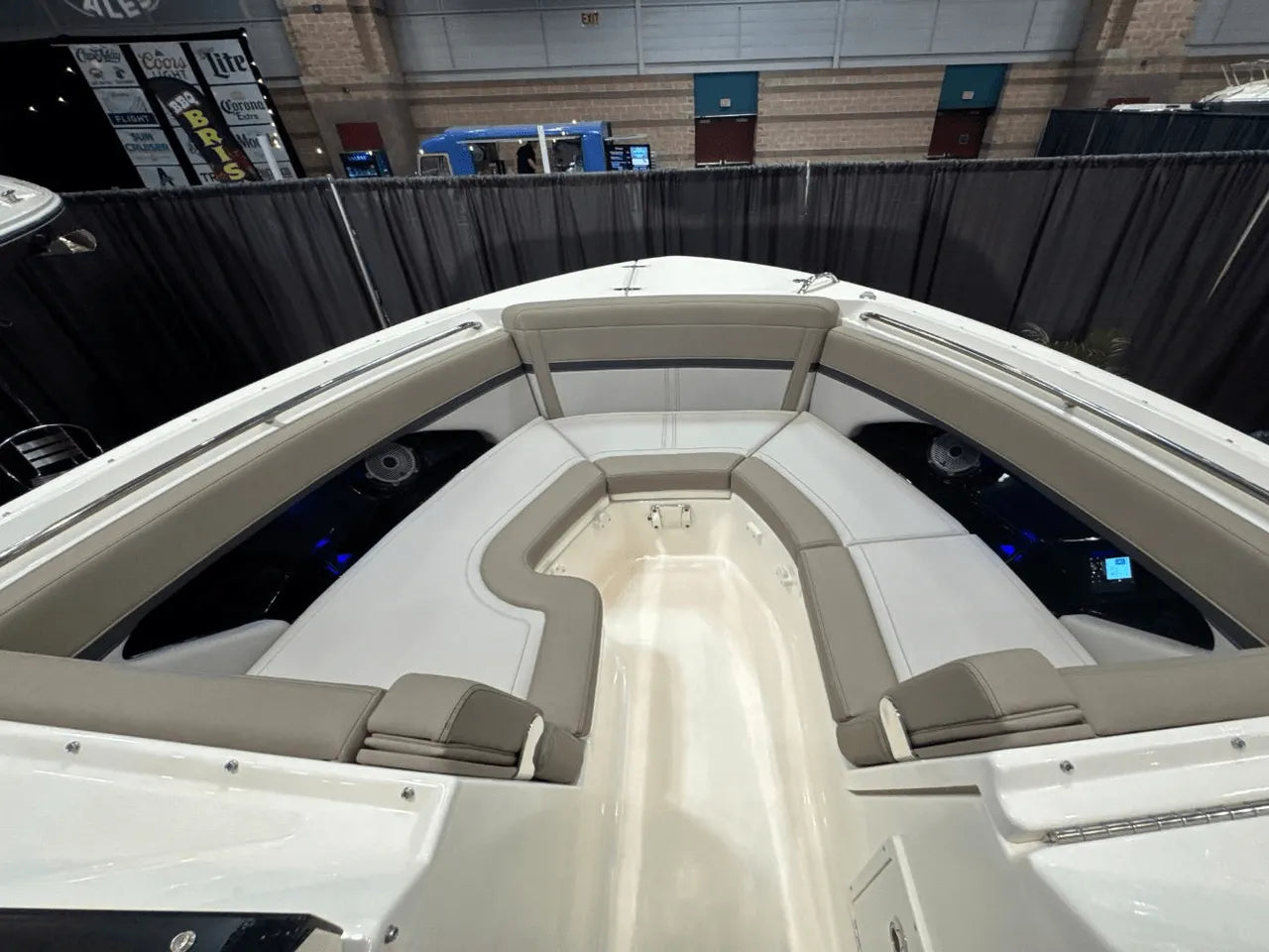 2025 Boston Whaler 280 Vantage 28.0 feet, Clearwater, Florida #23