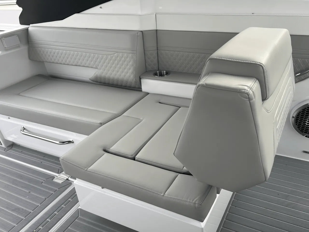 2025 Cruisers Yachts 34 GLS 34.0 feet, Clearwater, Florida #33