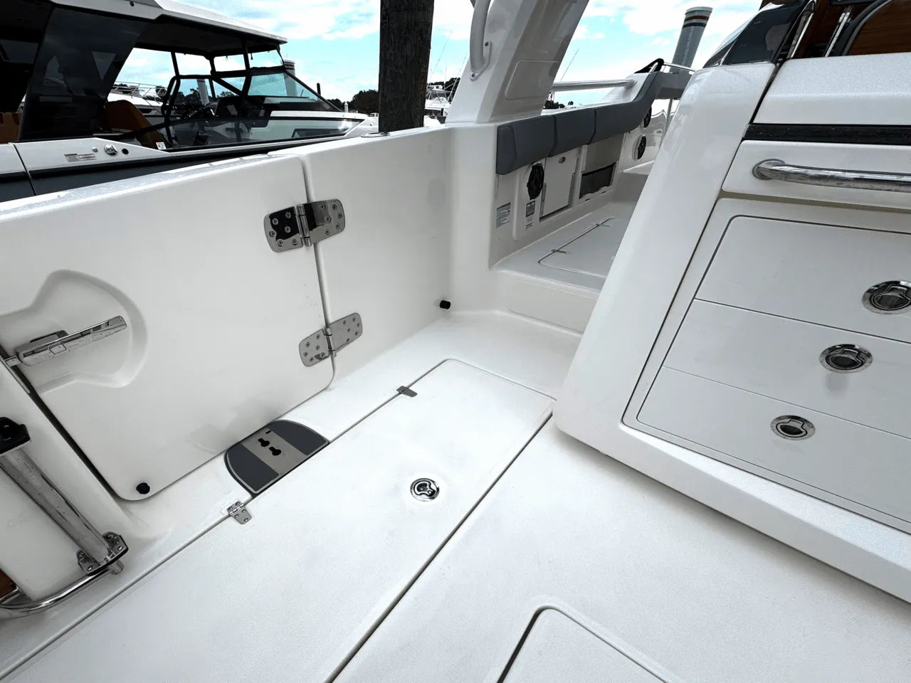 2025 Boston Whaler 420 Outrage 42.0 feet, Clearwater, Florida #47