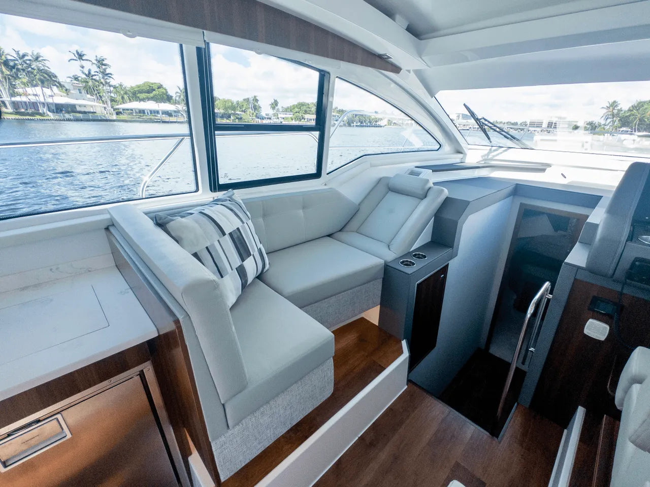2024 Cruisers Yachts 42 Cantius 42.0 feet, Clearwater, Florida #43