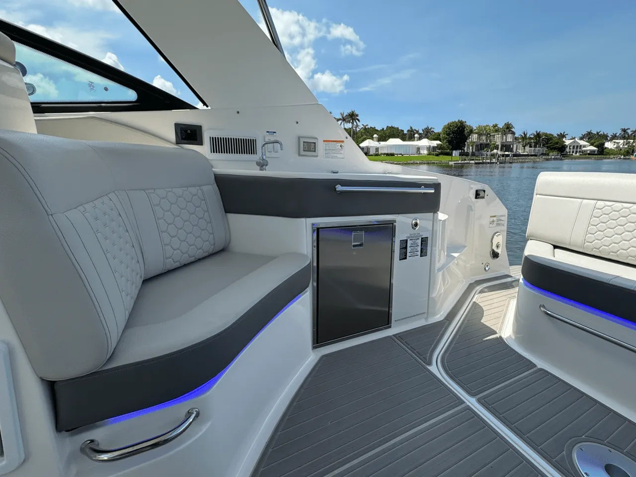 2025 Sea Ray Sundancer 320 Outboard 32.0 feet, Clearwater, Florida #31