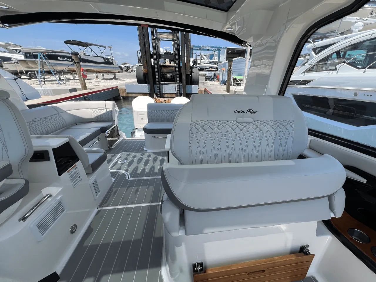 2025 Sea Ray Sundancer 370 Outboard 37.0 feet, Clearwater, Florida #18