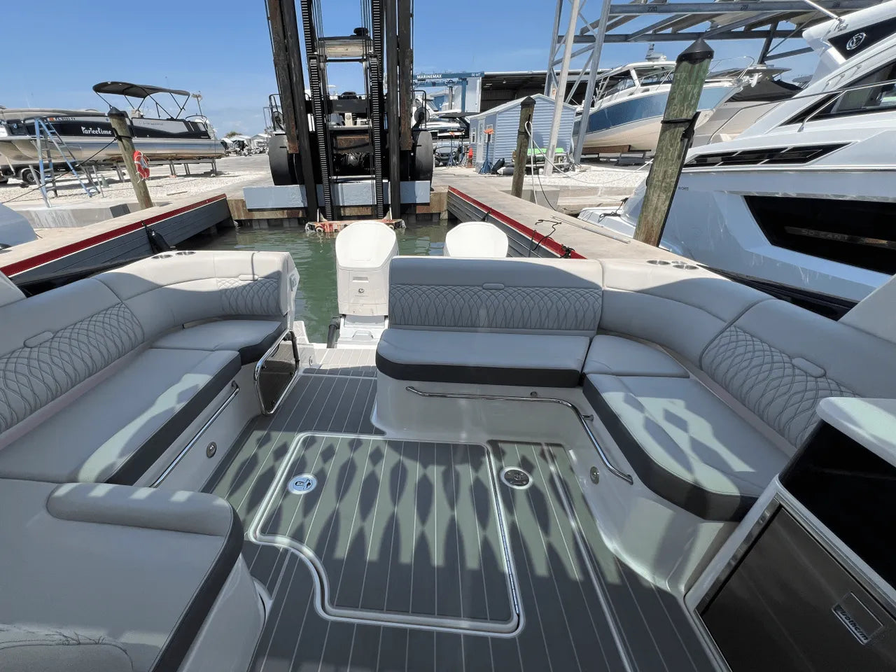 2025 Sea Ray Sundancer 370 Outboard 37.0 feet, Clearwater, Florida #11