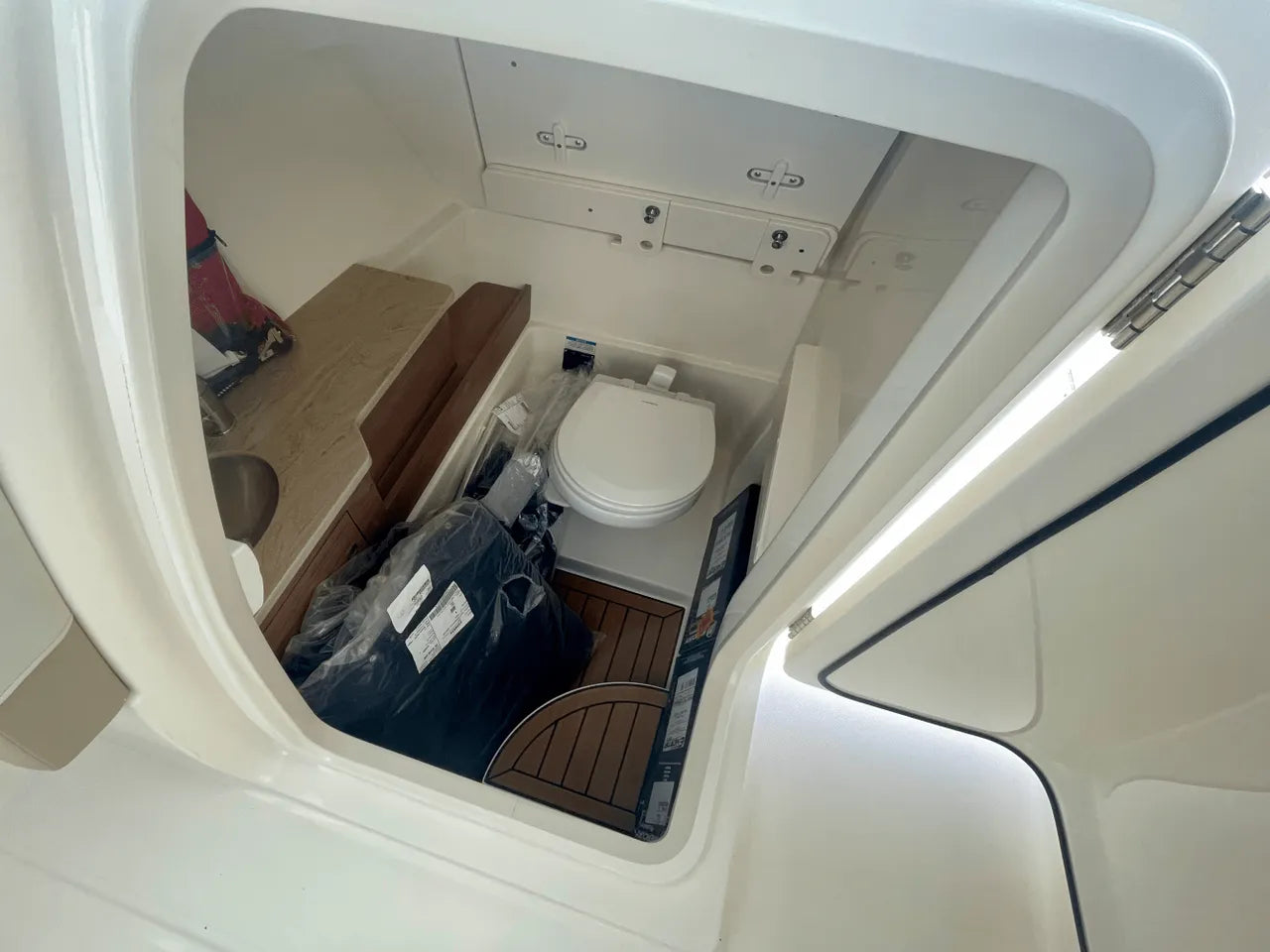 2025 Boston Whaler 280 Vantage 28.0 feet, Clearwater, Florida #20