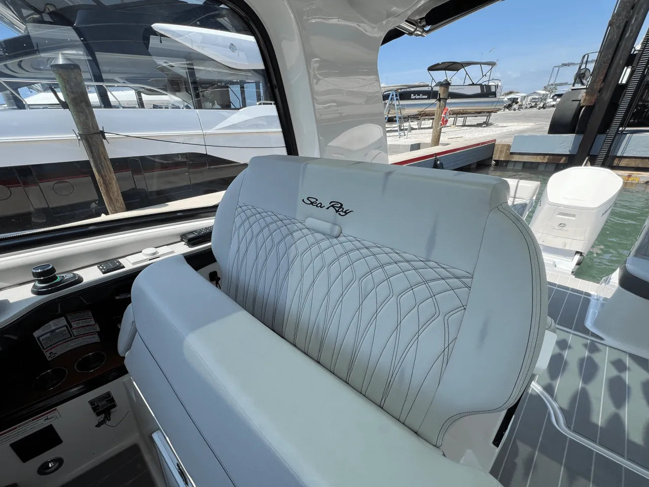 2025 Sea Ray Sundancer 370 Outboard 37.0 feet, Clearwater, Florida #23