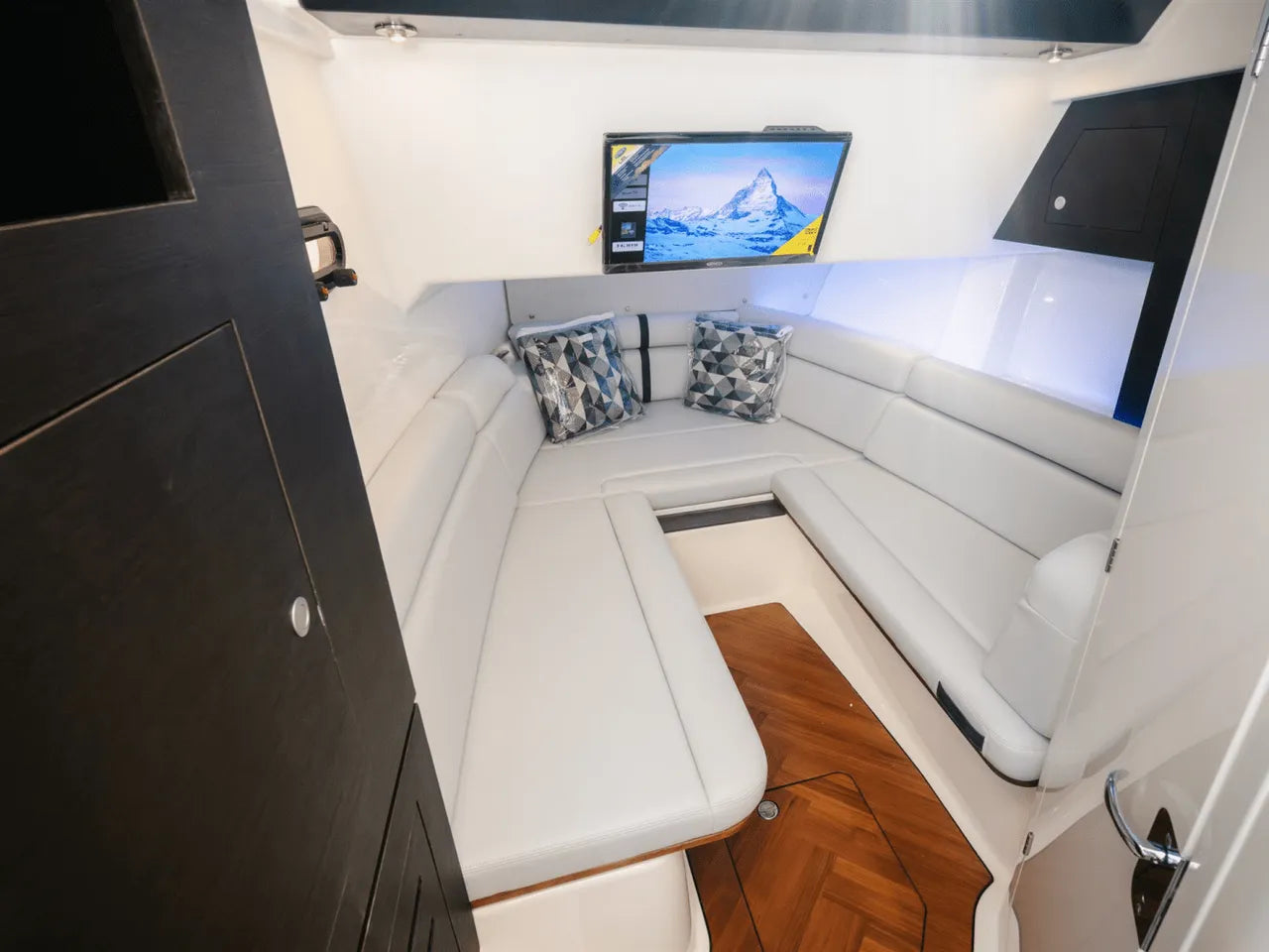 2025 Boston Whaler 350 Realm 35.0 feet, Clearwater, Florida #26