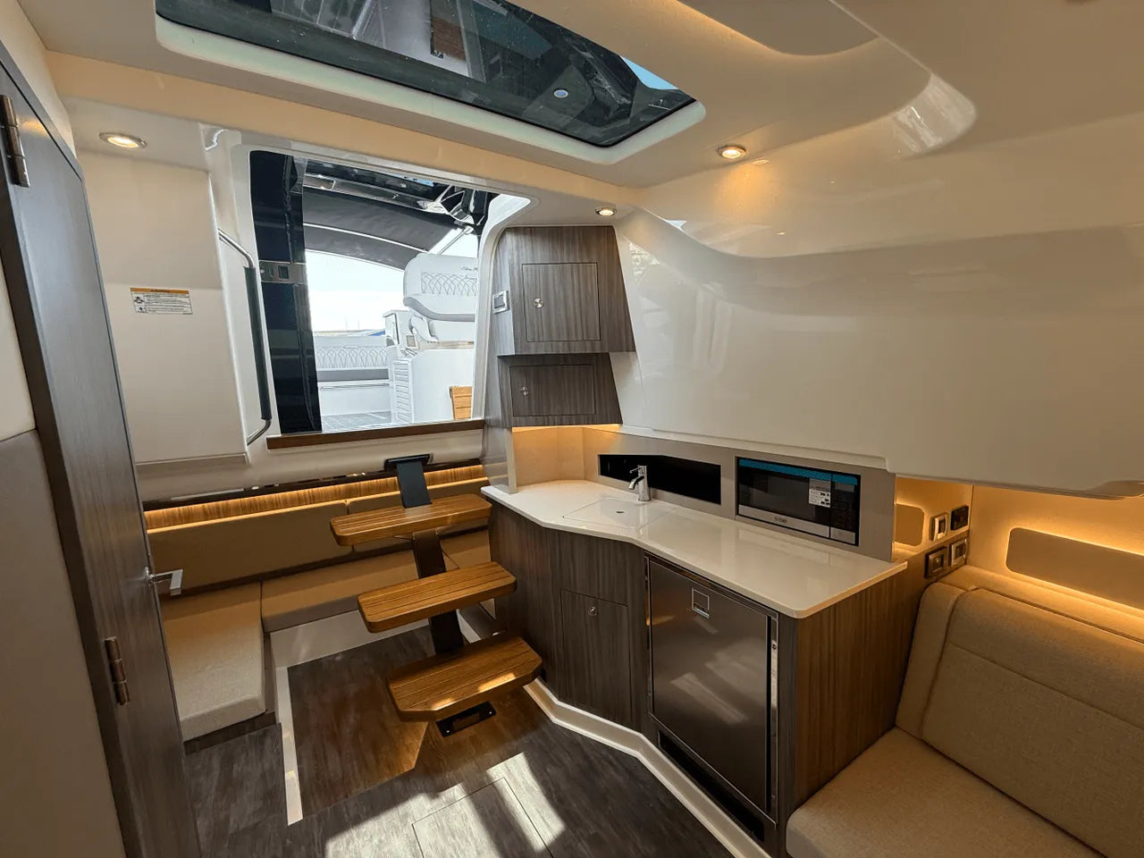 2025 Sea Ray Sundancer 370 Outboard 37.0 feet, Clearwater, Florida #36