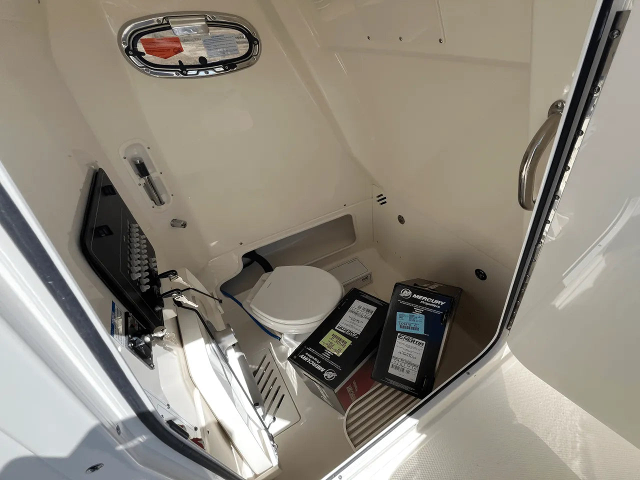2025 Boston Whaler 250 Outrage 25.0 feet, Clearwater, Florida #14